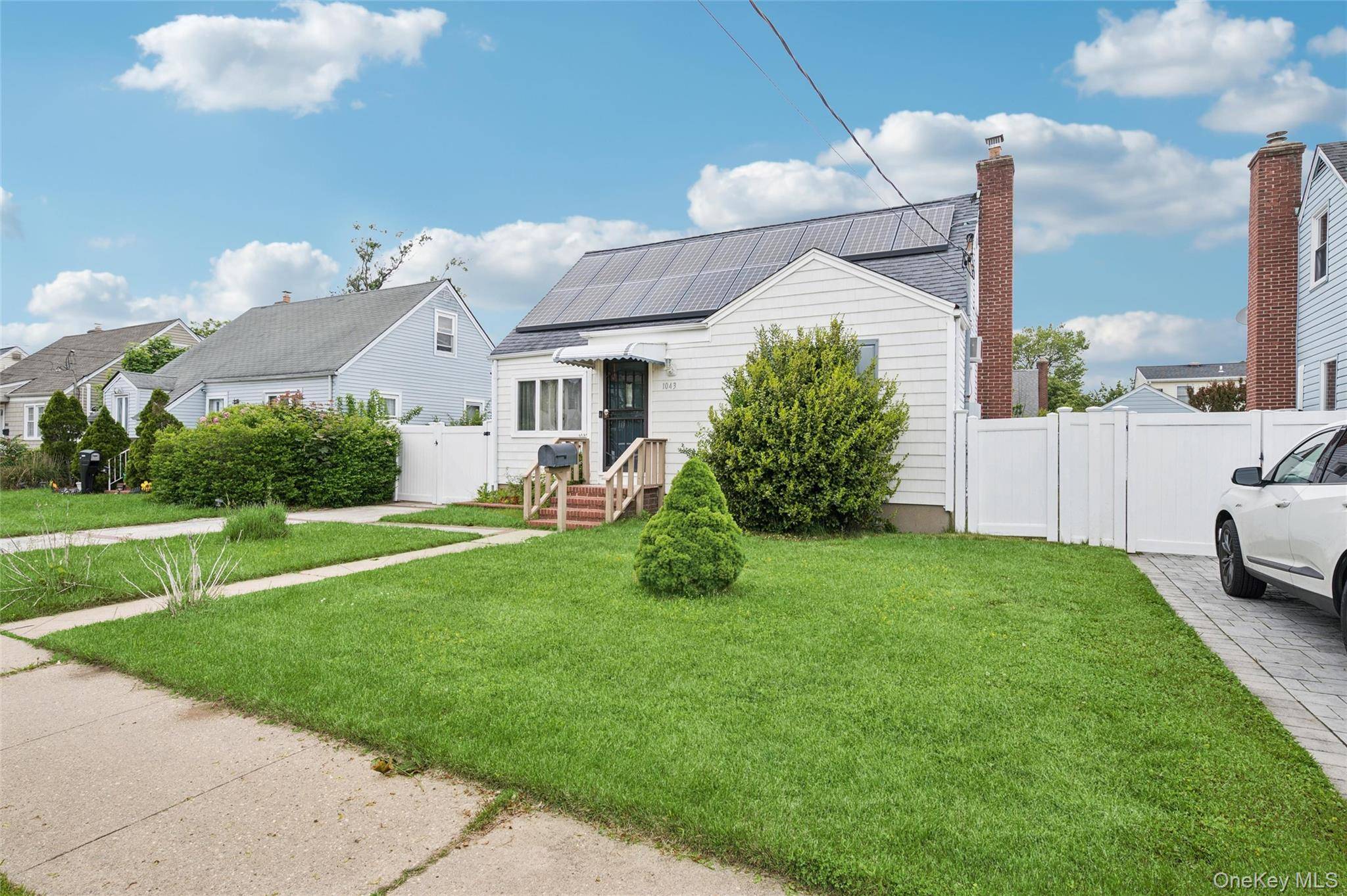 1043 Thomas AVE, Baldwin, NY 11510
