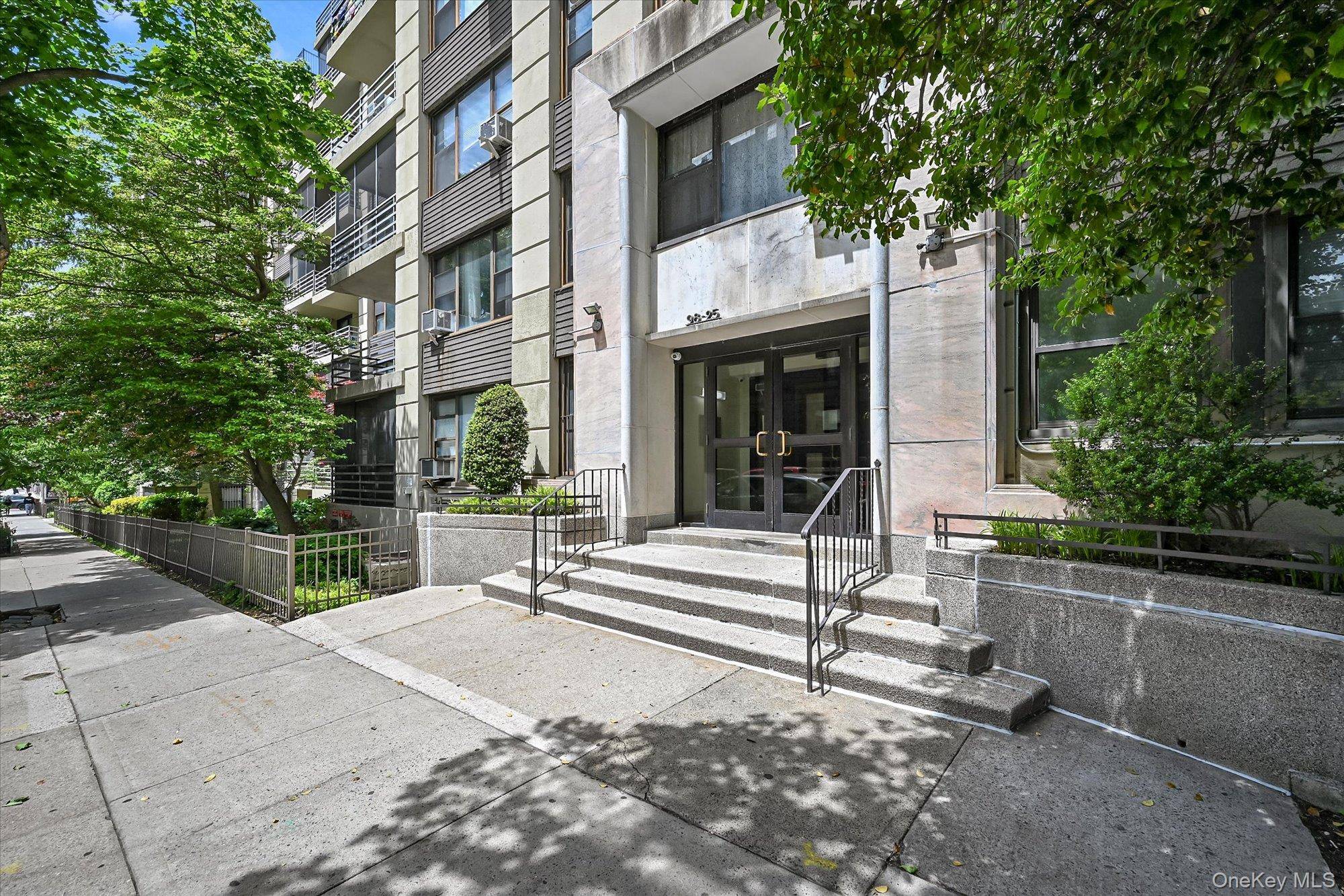 98-25 64th RD #5E, Rego Park, NY 11374
