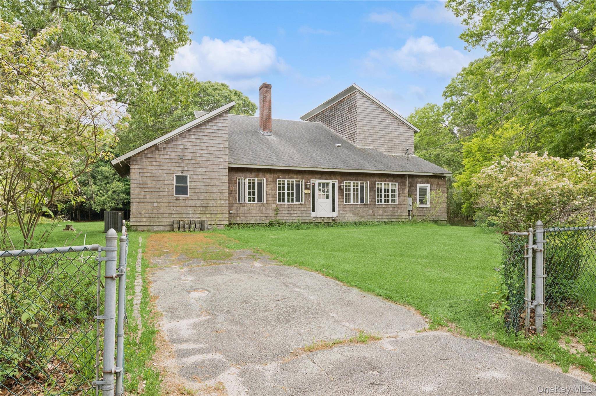 131 Red Creek RD, Hampton Bays, NY 11946