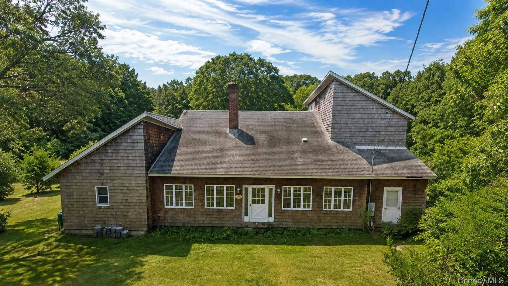 131 Red Creek RD, Hampton Bays, NY 11946