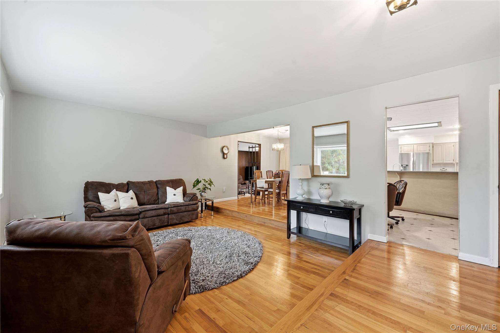 289 Central AVE, Bohemia, NY 11716