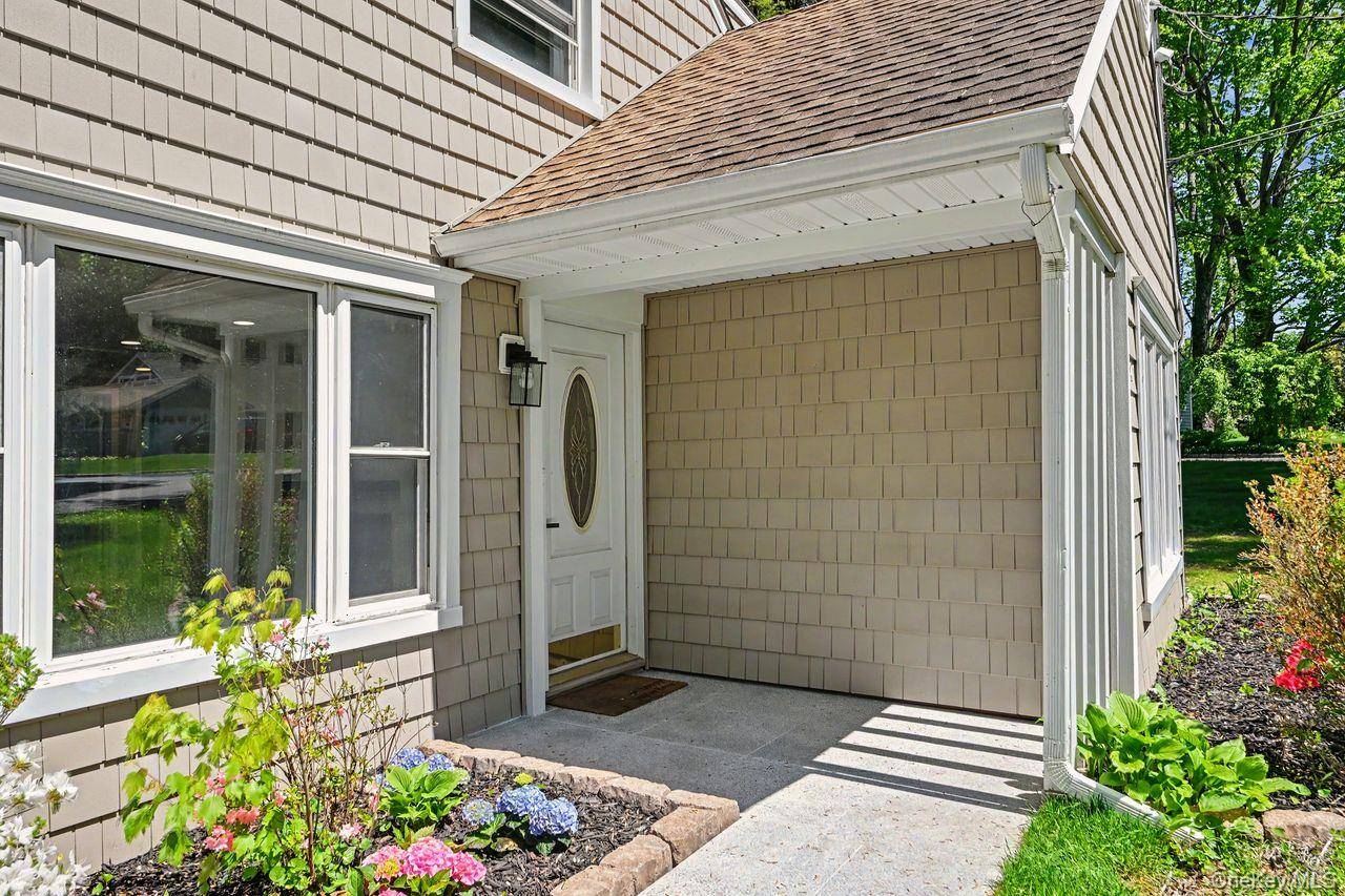 94 E East WAY, Mount Kisco, NY 10549