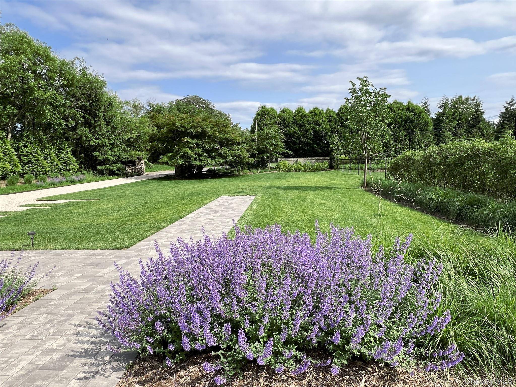 745 Golfview CT, East Marion, NY 11939
