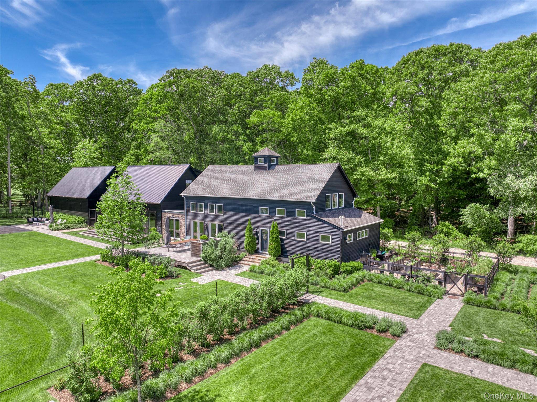 745 Golfview CT, East Marion, NY 11939