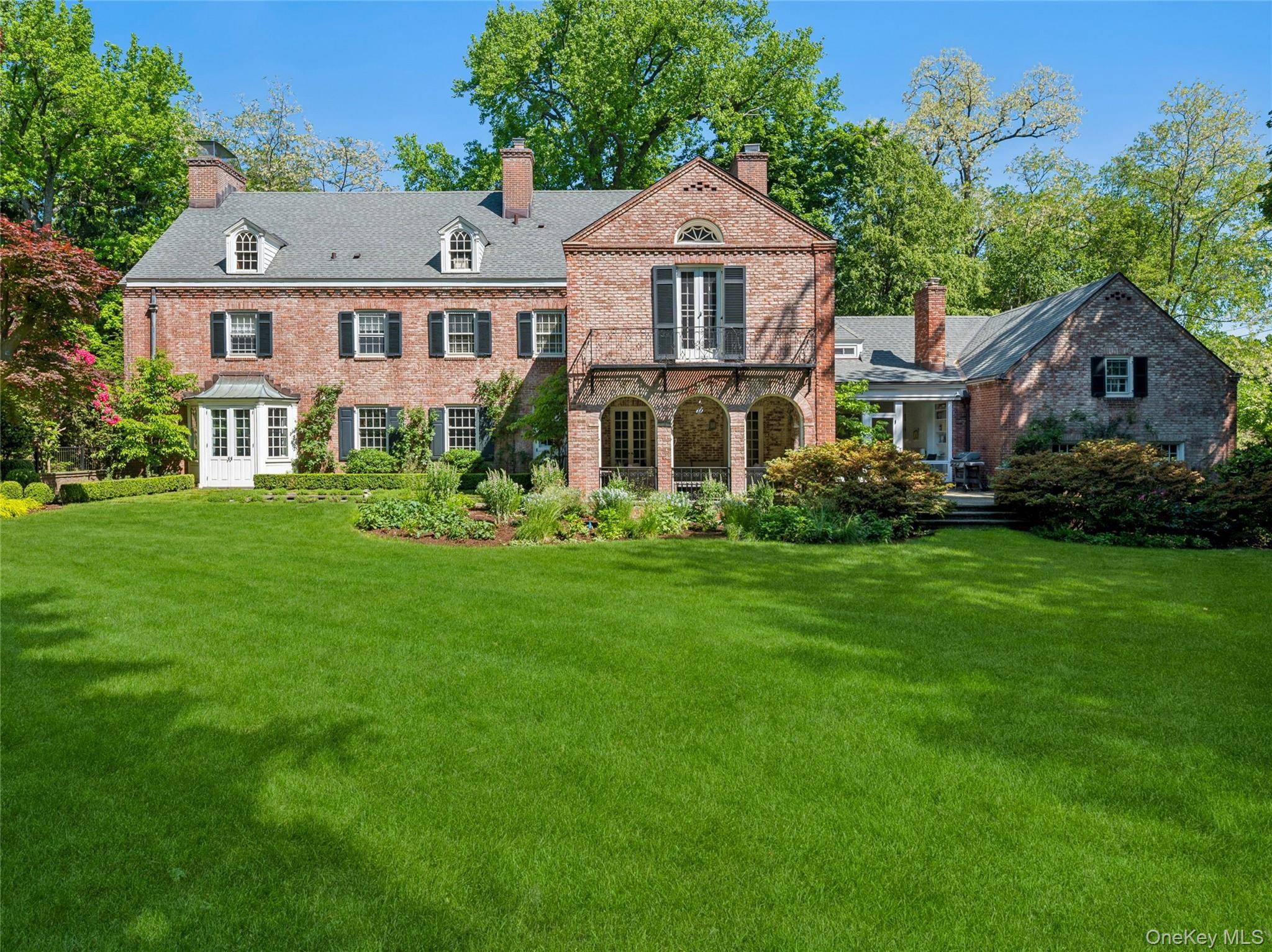 1384 Park LN, Pelham, NY 10803