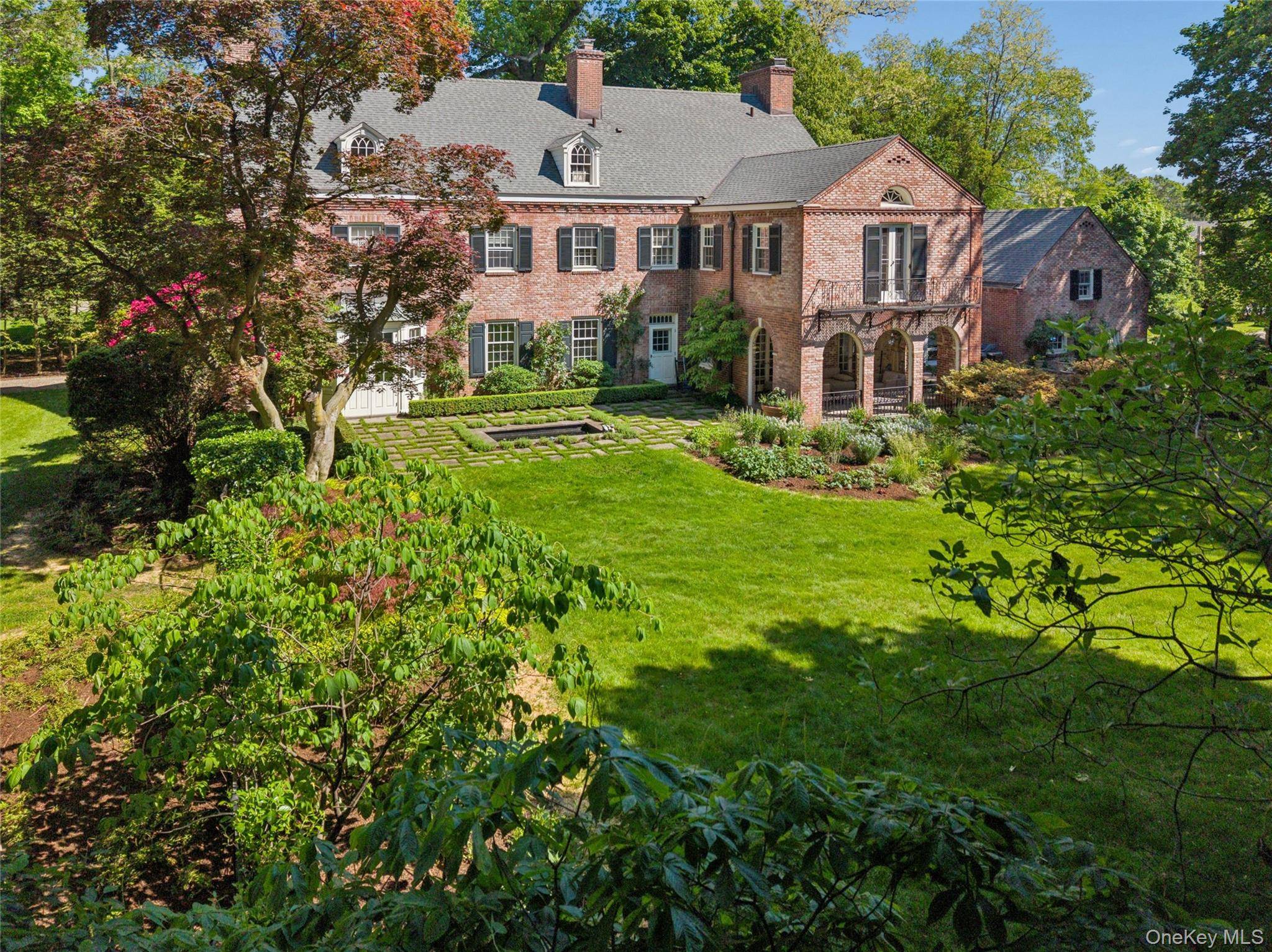 1384 Park LN, Pelham, NY 10803