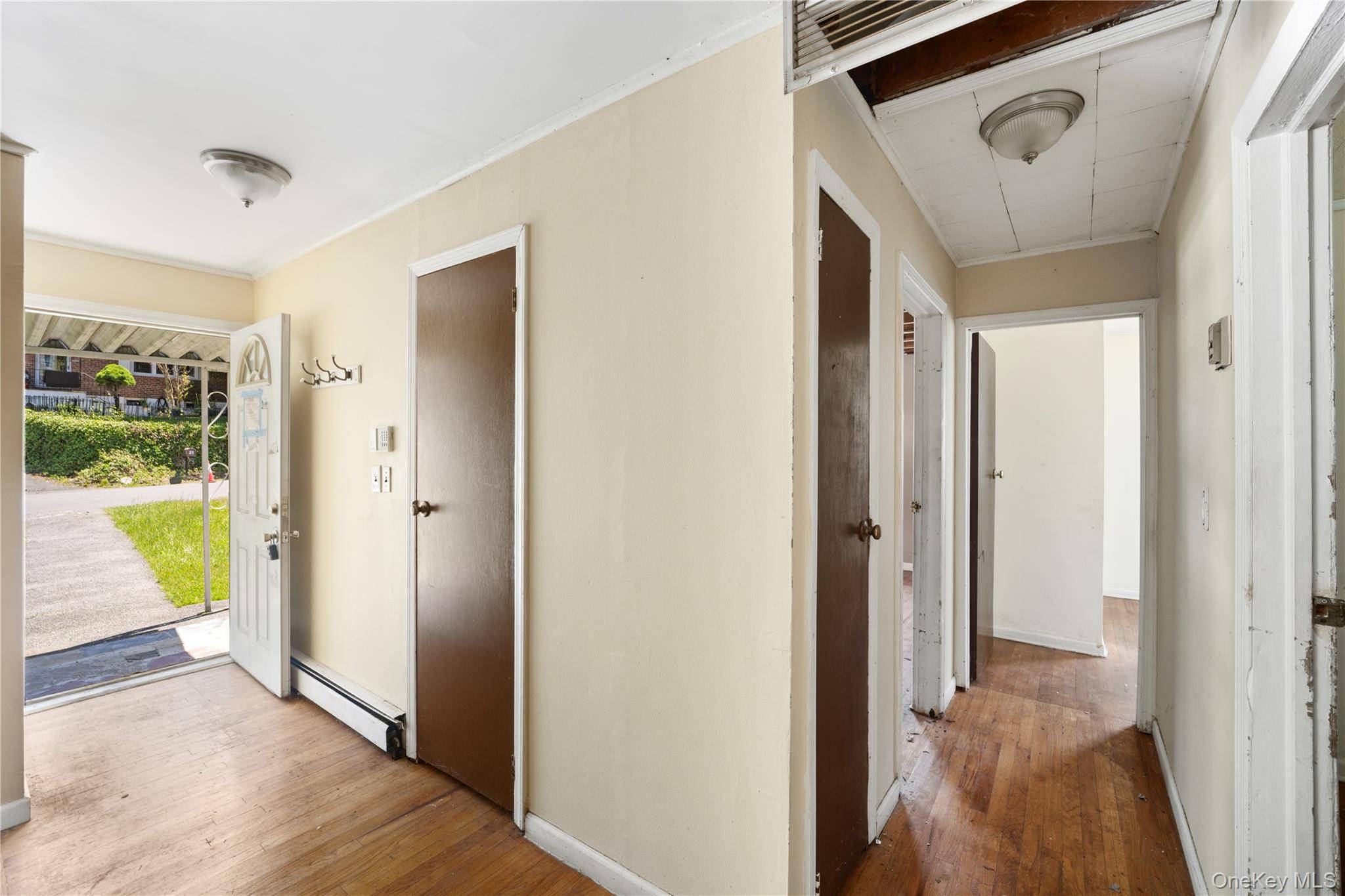 22 N Lawrence AVE, Elmsford, NY 10523