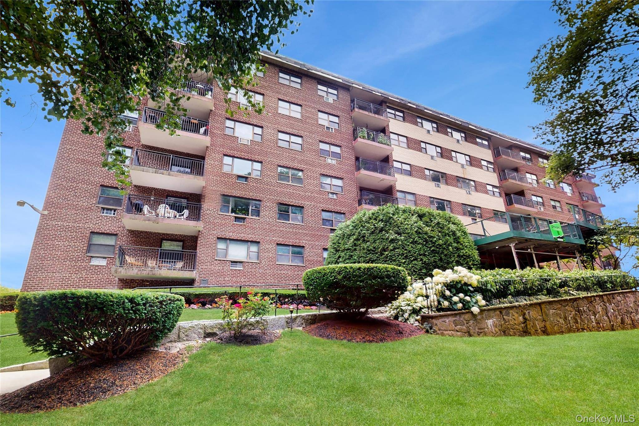 100 Diplomat DR #2B, Mount Kisco, NY 10549