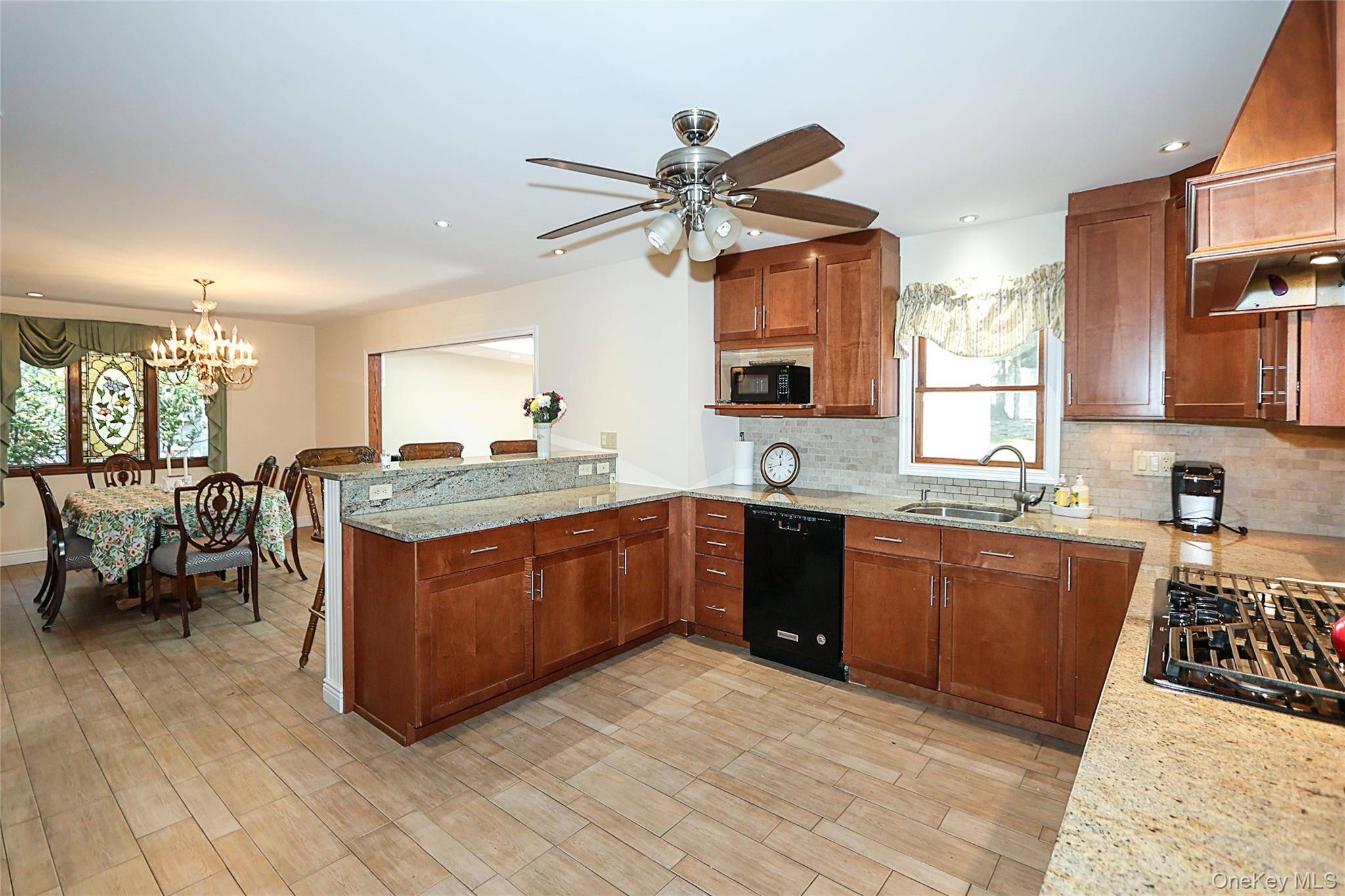 114 Hilldale RD, Albertson, NY 11507