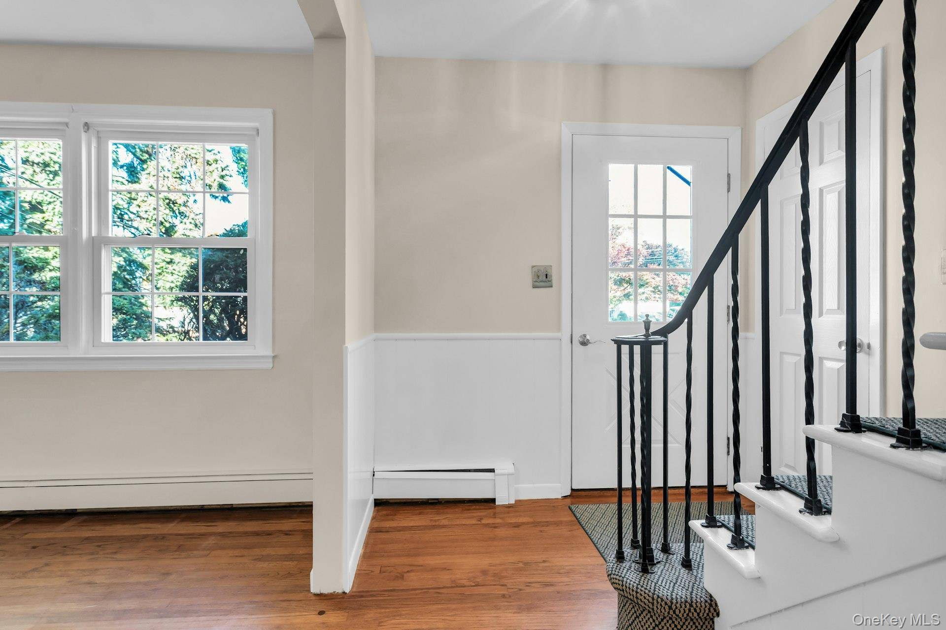 12 Violet RD, Bayville, NY 11709