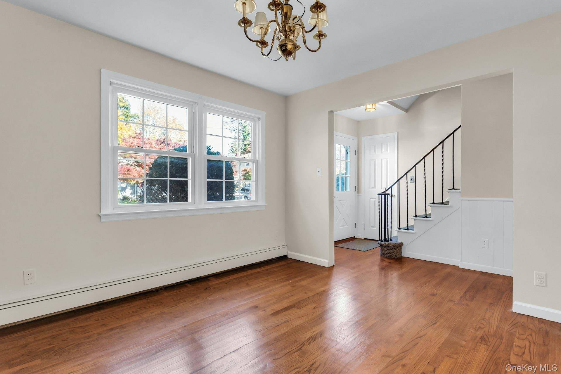 12 Violet RD, Bayville, NY 11709