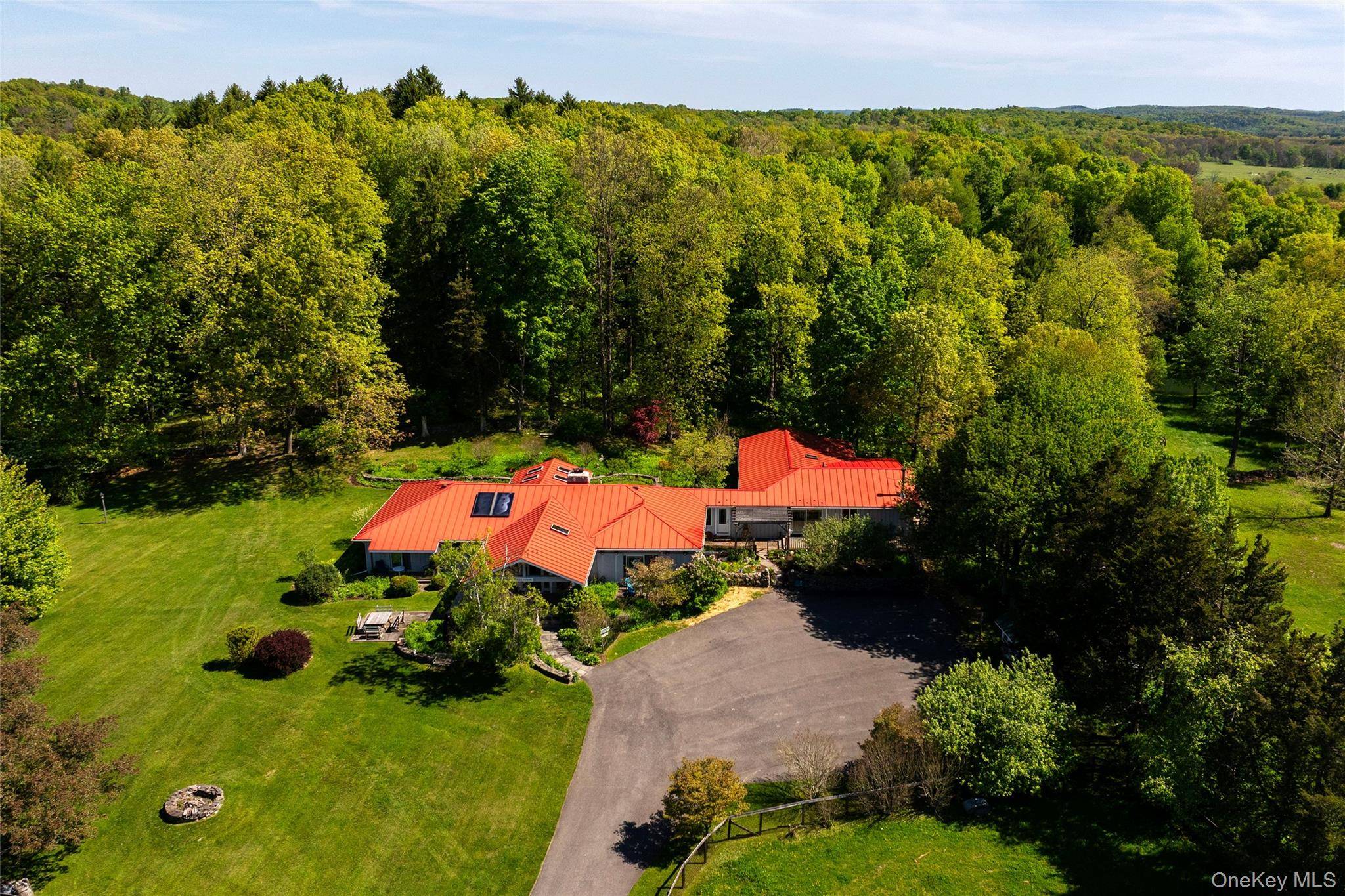 52 Pells RD, Rhinebeck, NY 12572