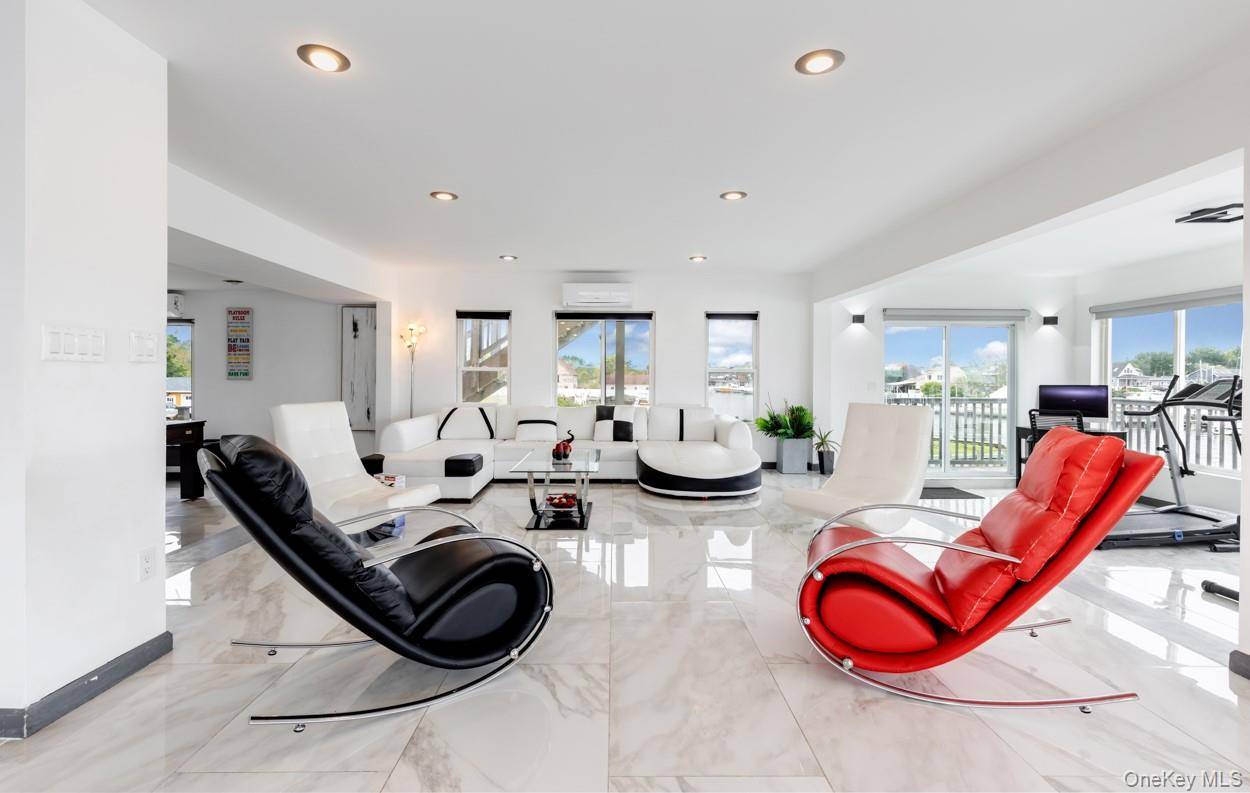 200 Clocks BLVD, Massapequa, NY 11758