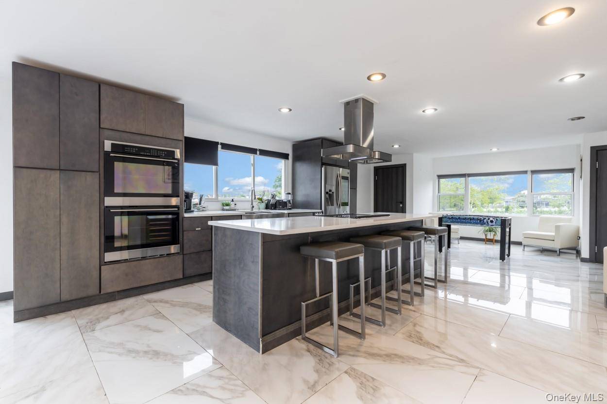 200 Clocks BLVD, Massapequa, NY 11758