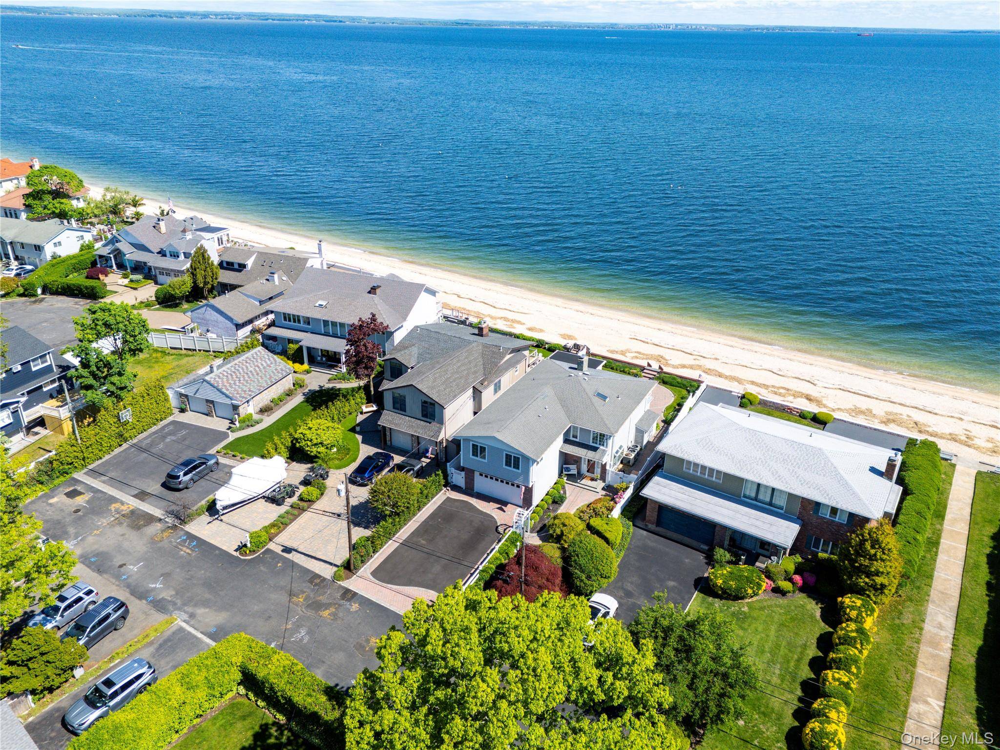 19 Oak Shore DR, Bayville, NY 11709