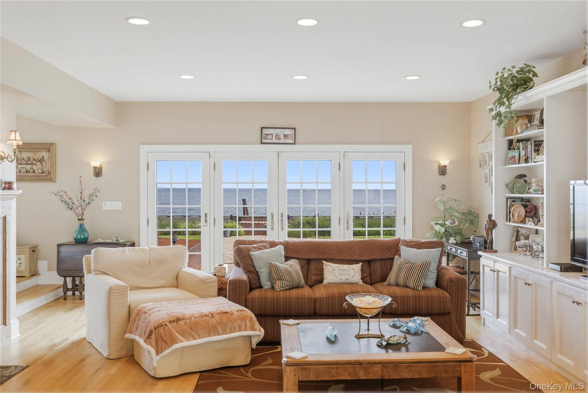 19 Oak Shore DR, Bayville, NY 11709