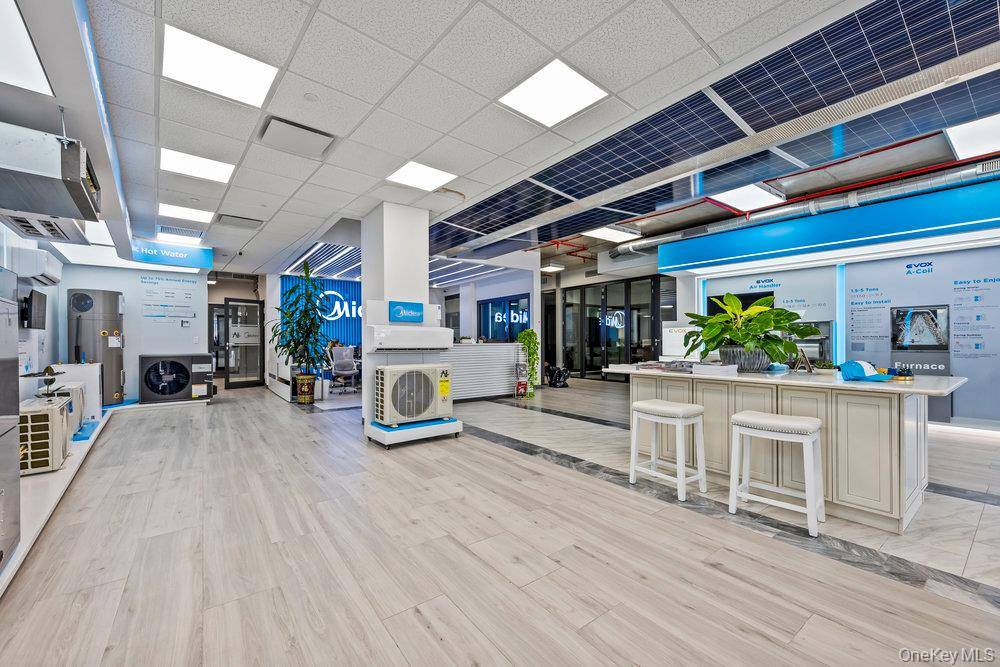 158-15 Union TPKE #1A, Fresh Meadows, NY 11366
