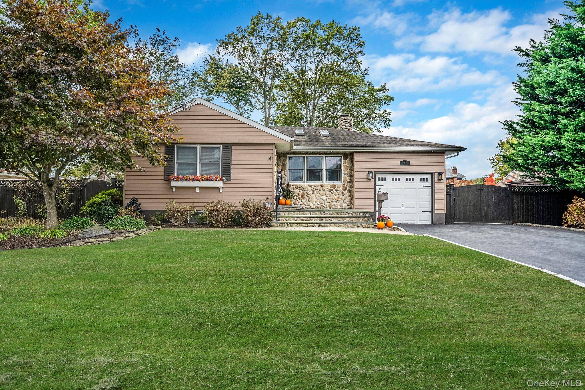 262 W 9th ST, Deer Park, NY 11729