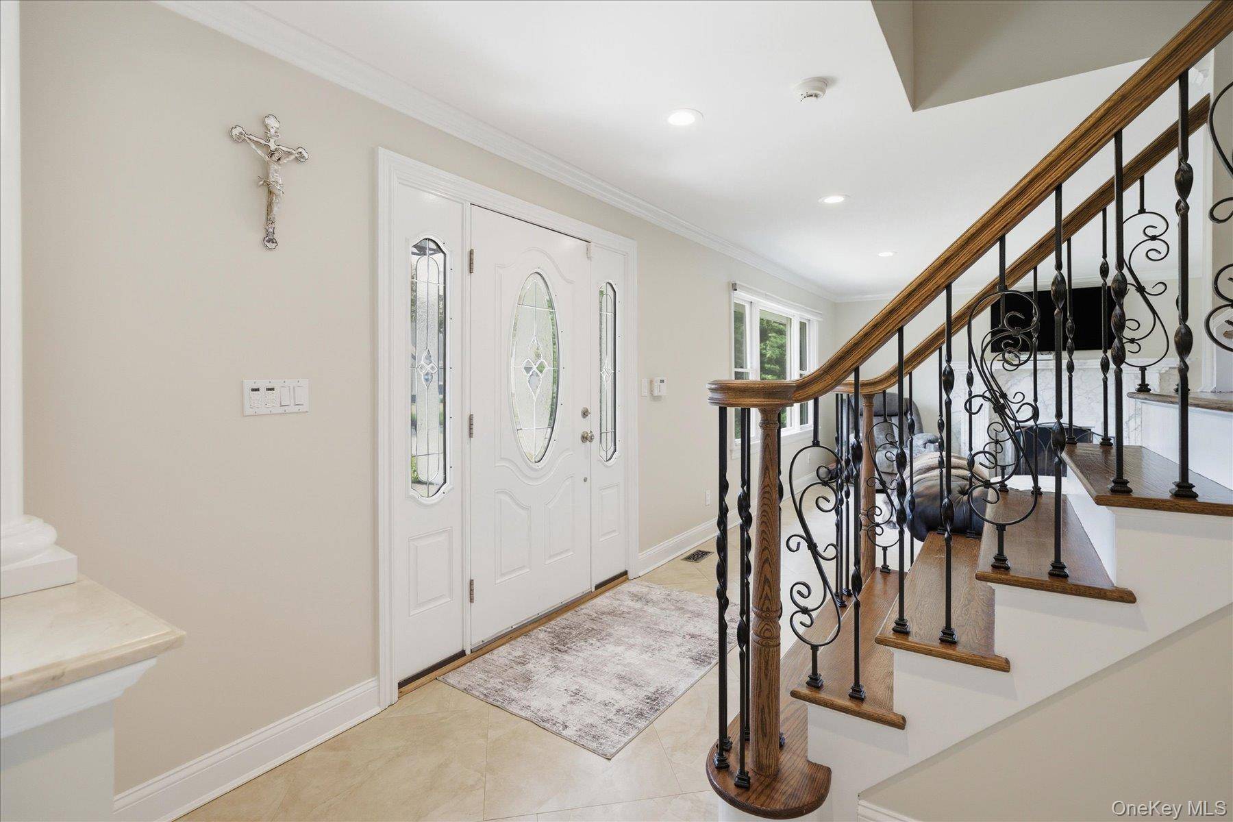 19 Gruber DR, Glen Cove, NY 11542