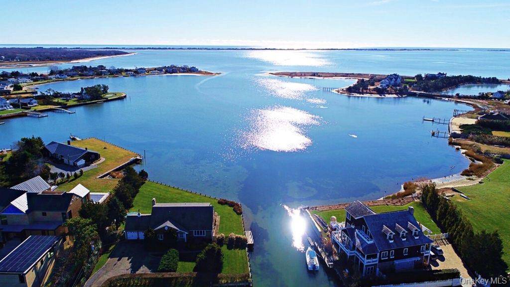 56 Middle Pond RD, Southampton, NY 11968