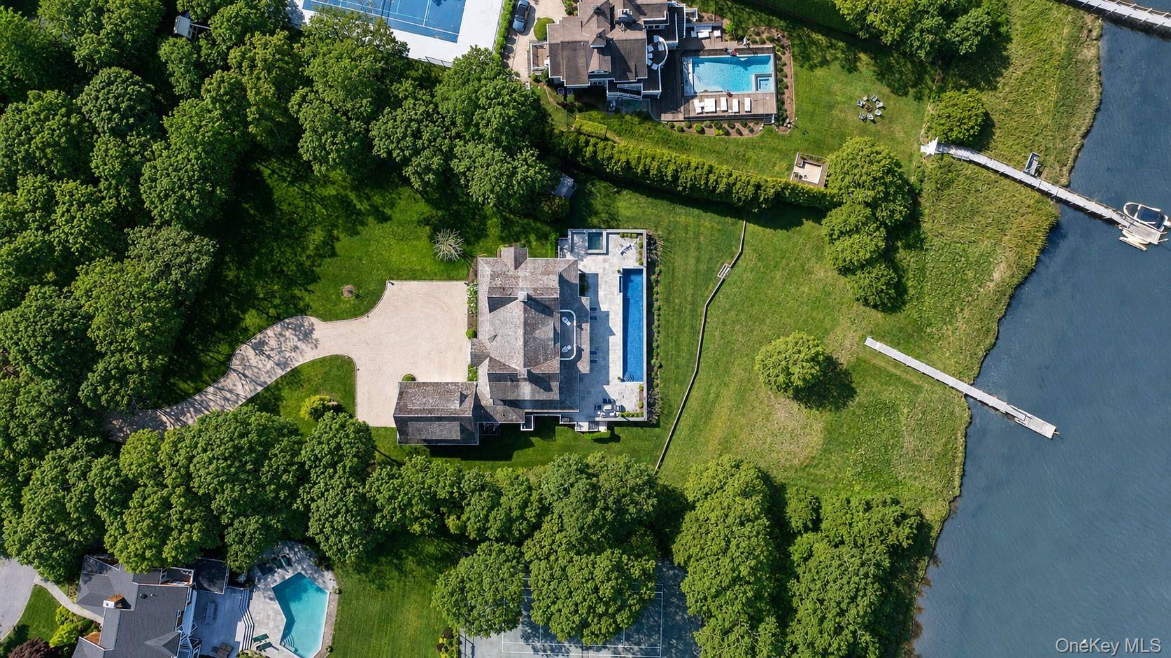 43 Old Main RD, Quogue, NY 11959