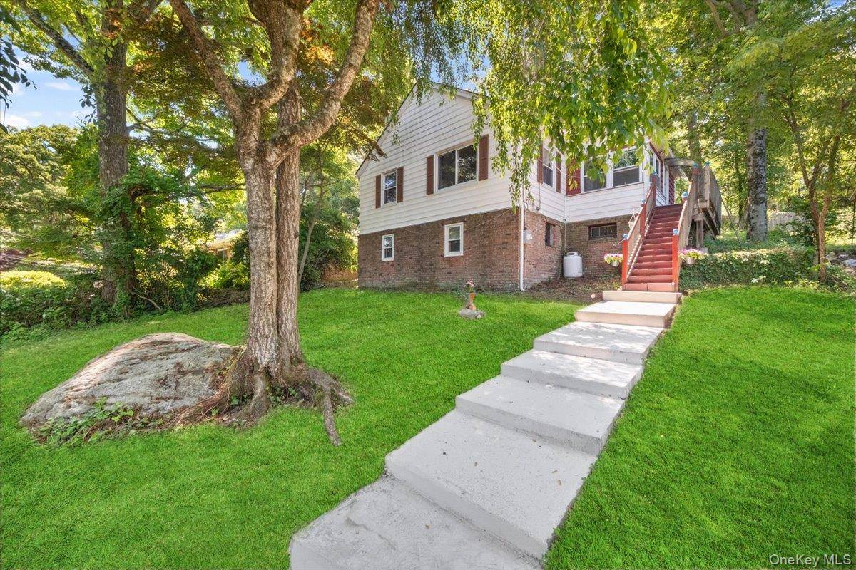 184 Lake DR, Lake Peekskill, NY 10537