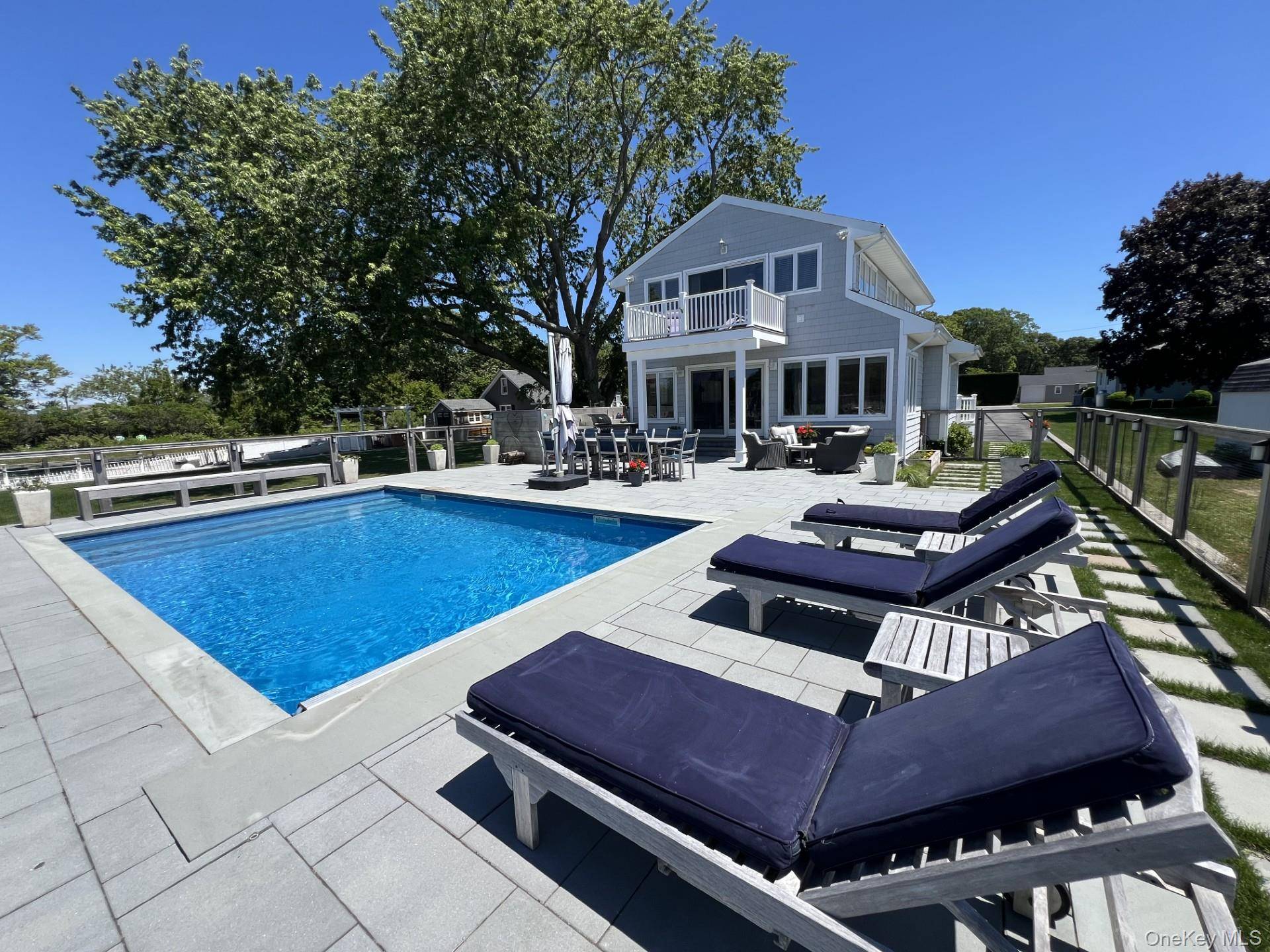 81 Beach RD, Aquebogue, NY 11901