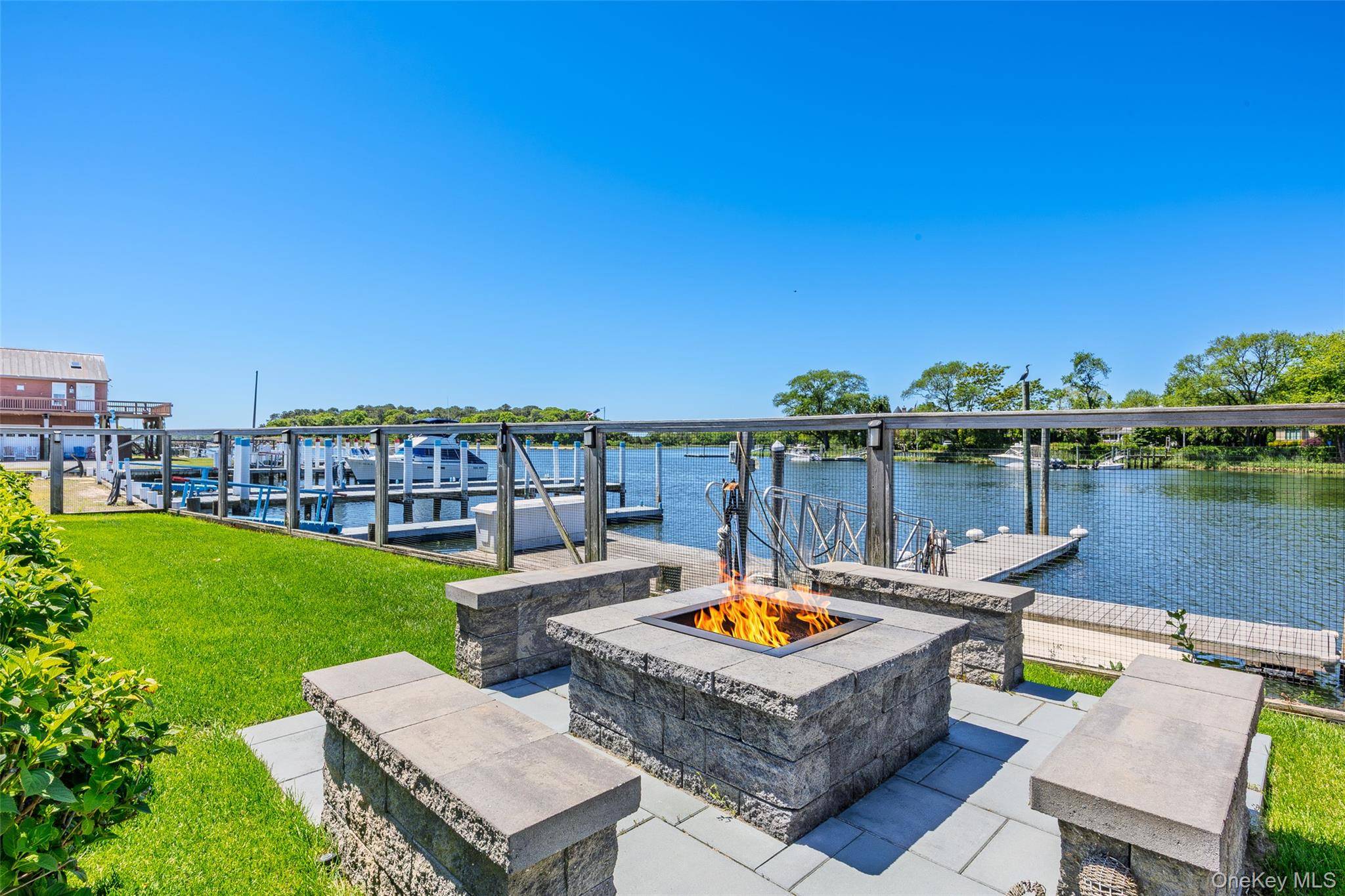 81 Beach RD, Aquebogue, NY 11901
