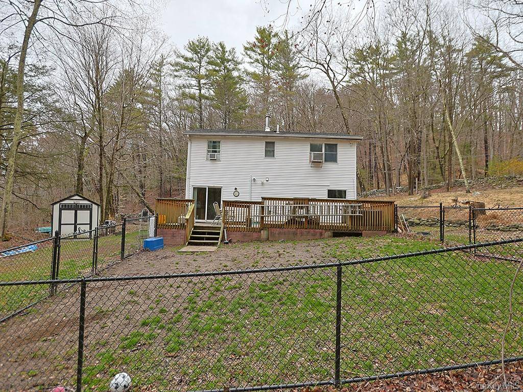68 Kennel RD, Cuddebackville, NY 12729