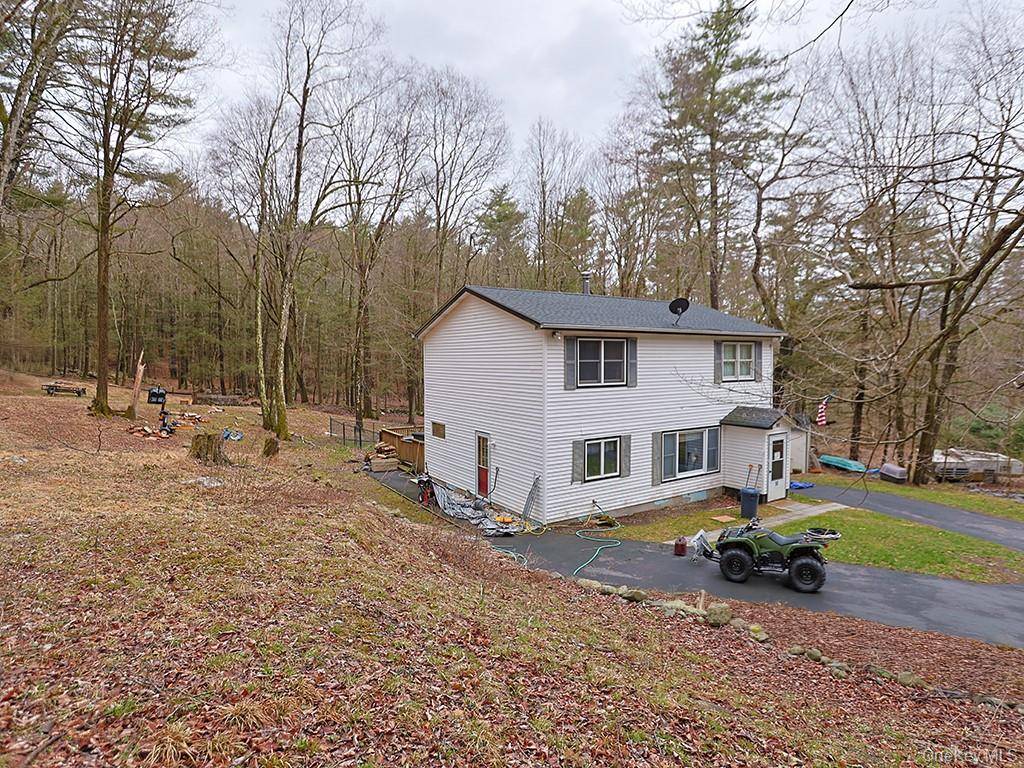 68 Kennel RD, Cuddebackville, NY 12729