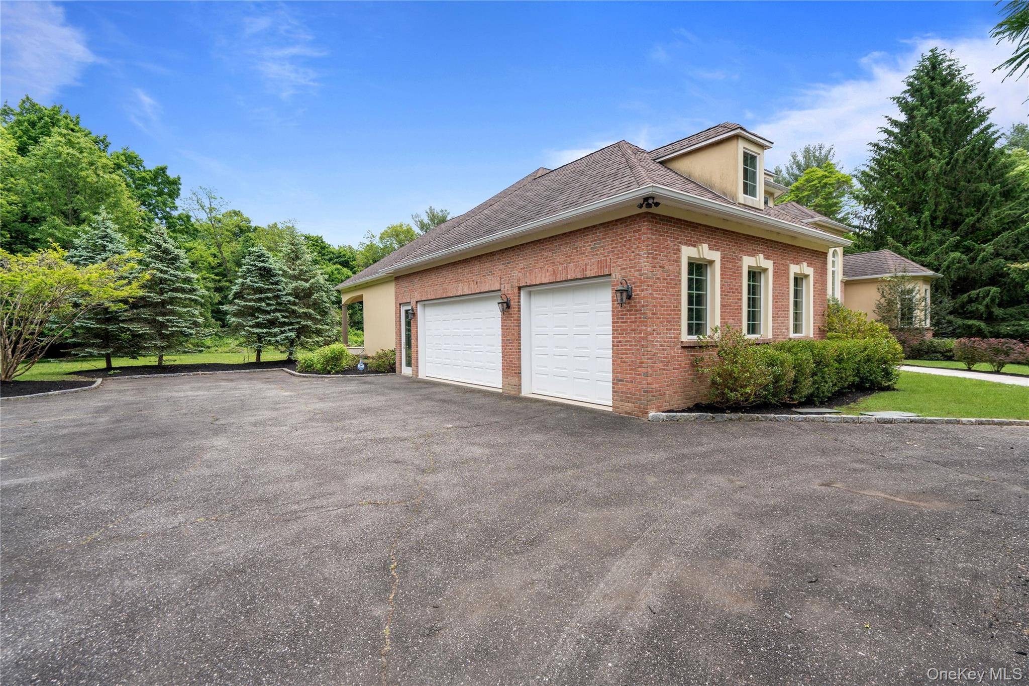 1960 Midlane, Muttontown, NY 11791