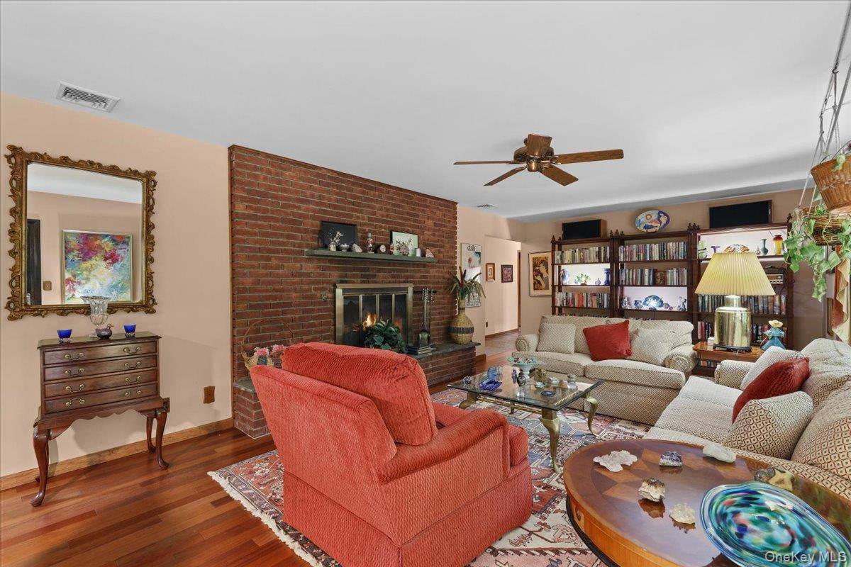 17 Galloway LN, Cortlandt Manor, NY 10567
