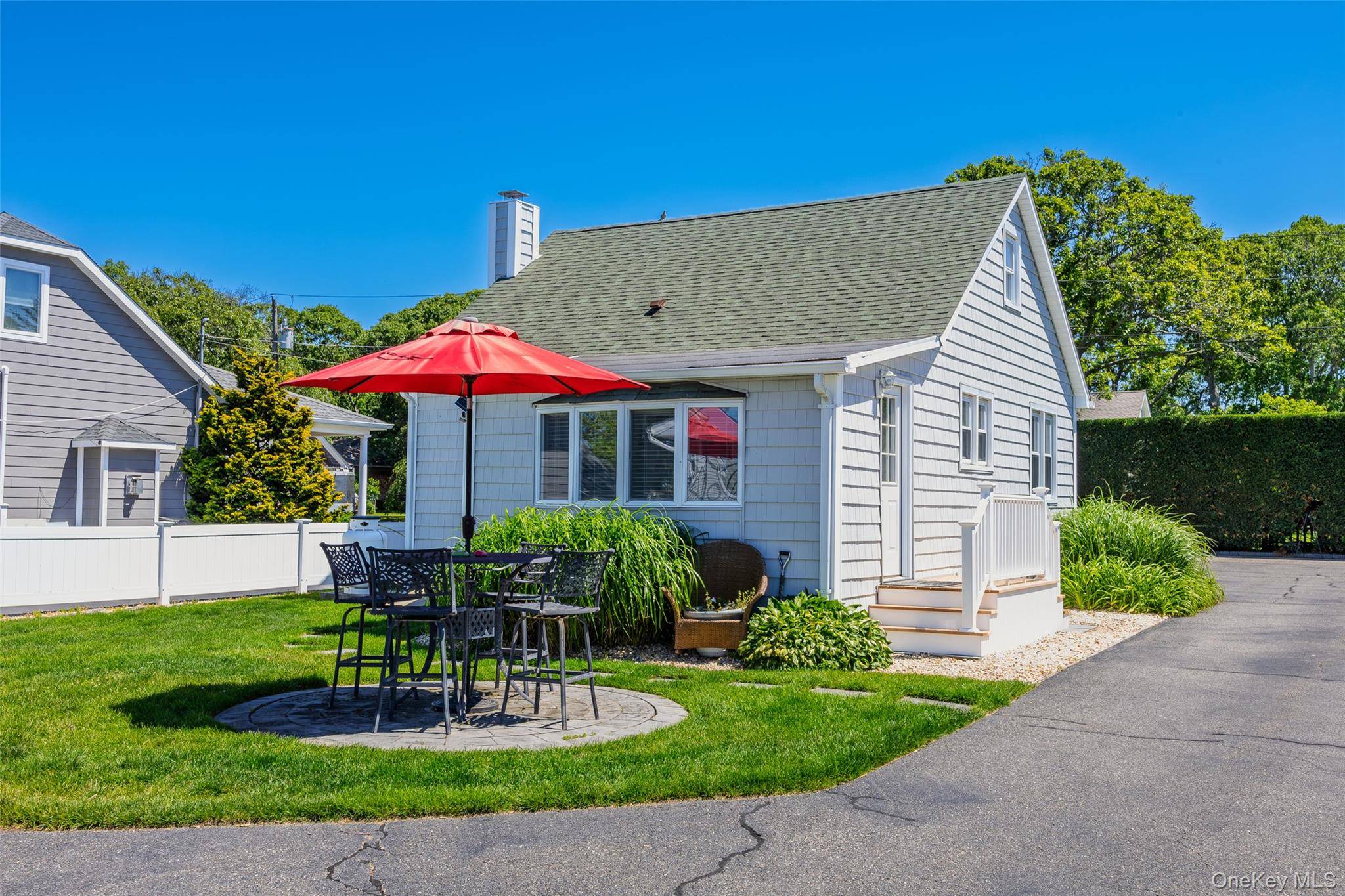 83 Beach RD, Aquebogue, NY 11901