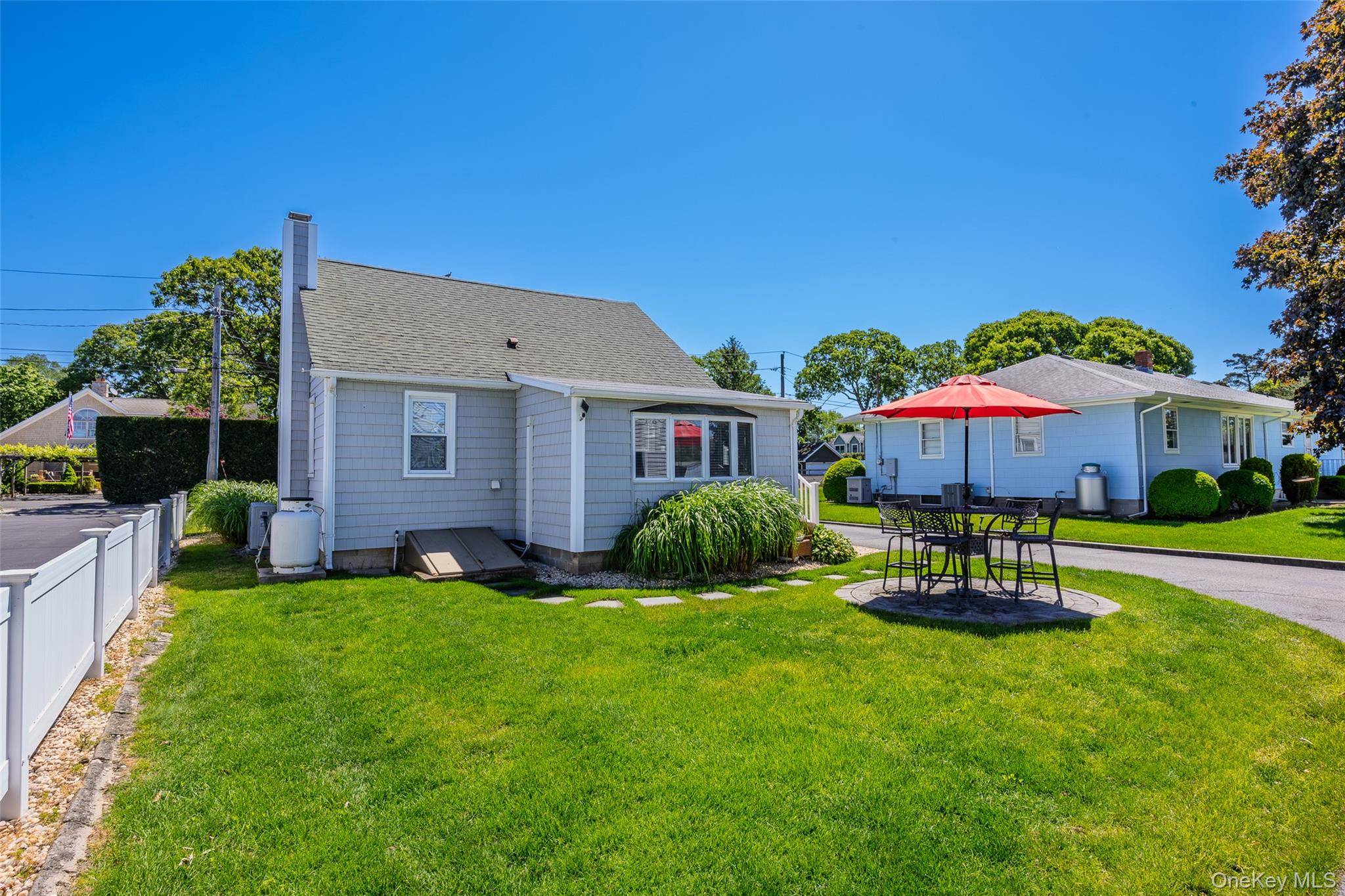83 Beach RD, Aquebogue, NY 11901
