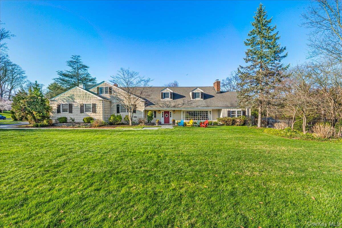 100 Elderfields RD, Manhasset, NY 11030
