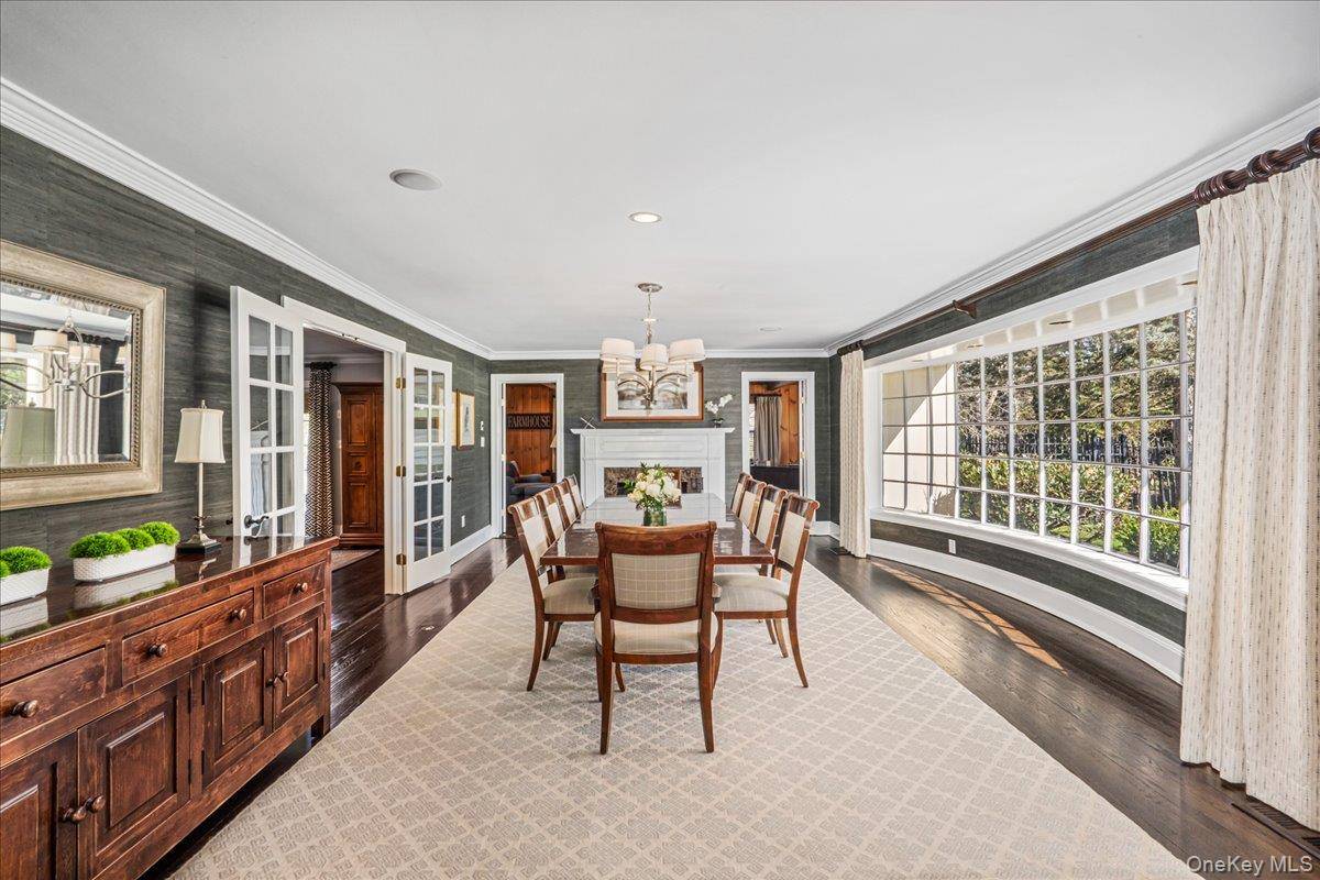 100 Elderfields RD, Manhasset, NY 11030