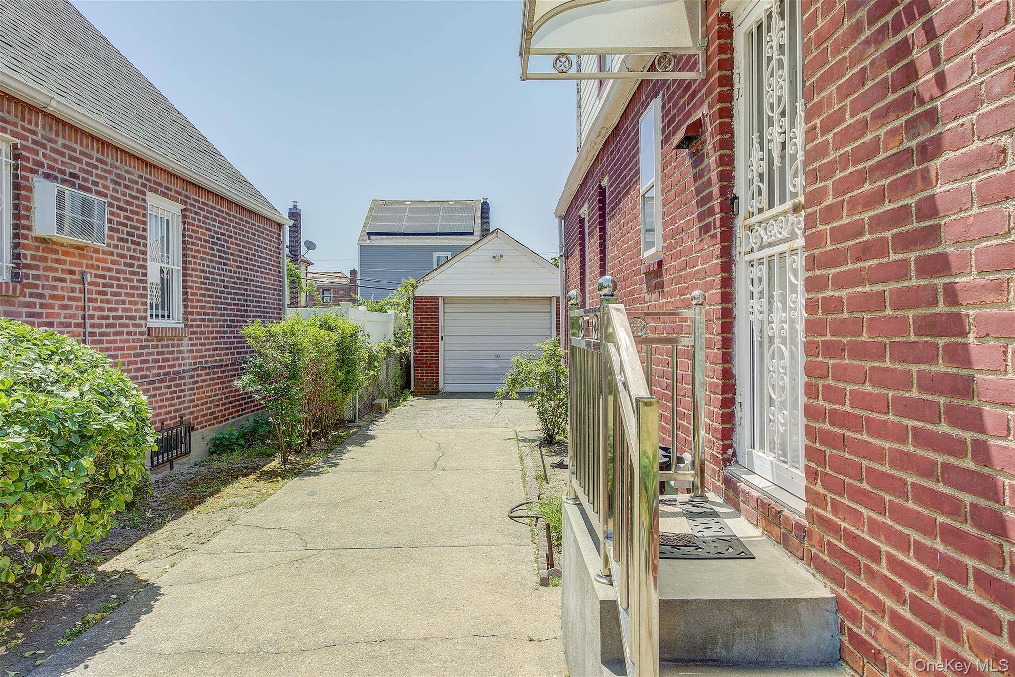 226-08 129th AVE, Laurelton, NY 11413