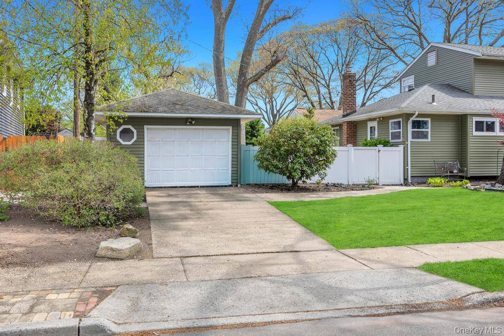 1492 Garden ST, East Meadow, NY 11554