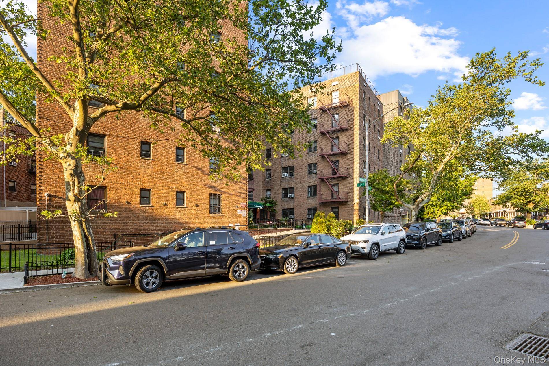 139-05 85 DR #6E, Briarwood, NY 11435