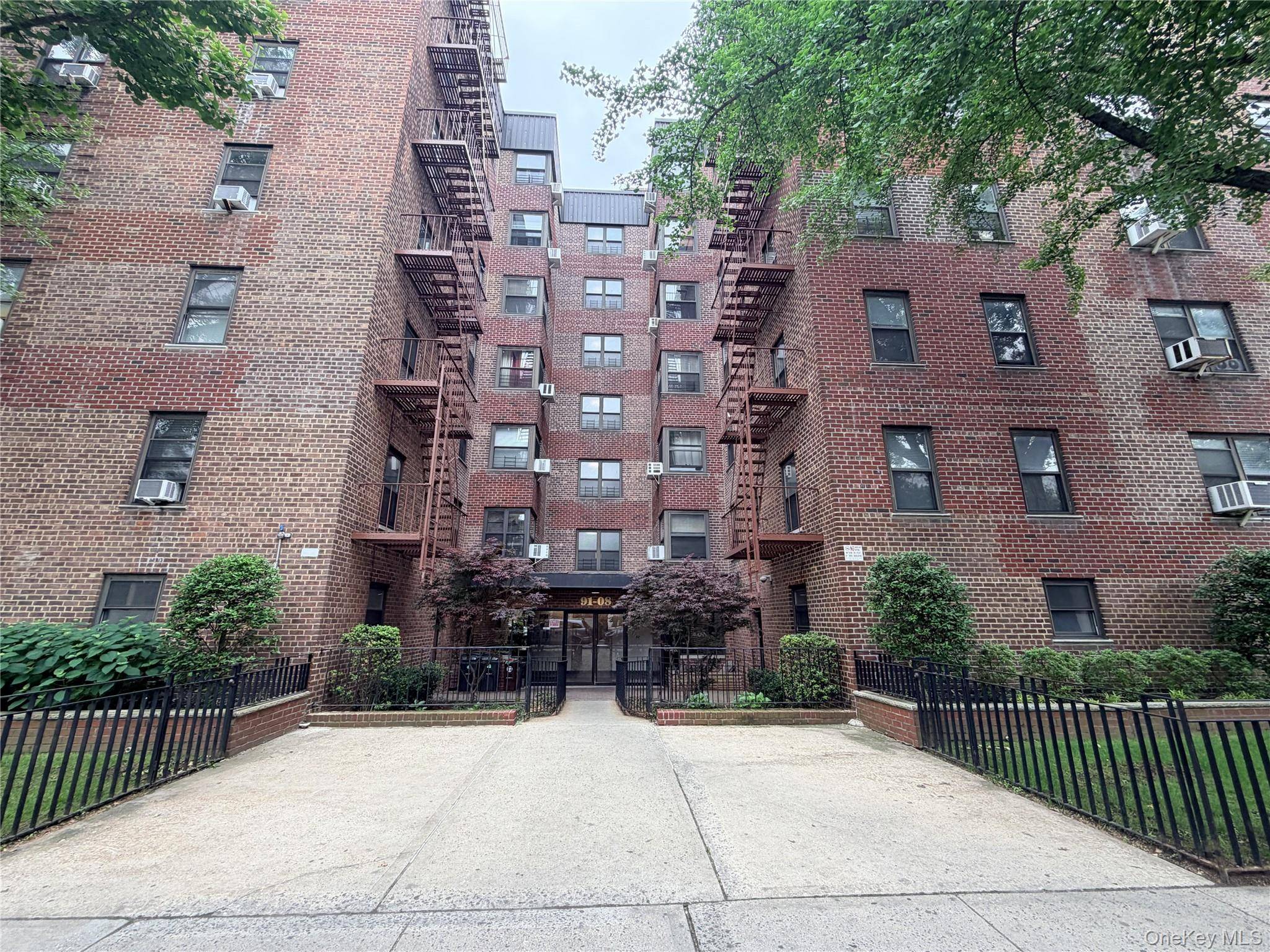 91-08 32 AVE #E107, East Elmhurst, NY 11369