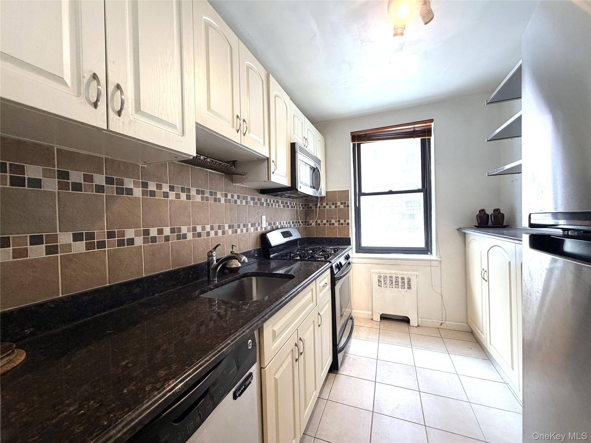 91-08 32 AVE #E107, East Elmhurst, NY 11369