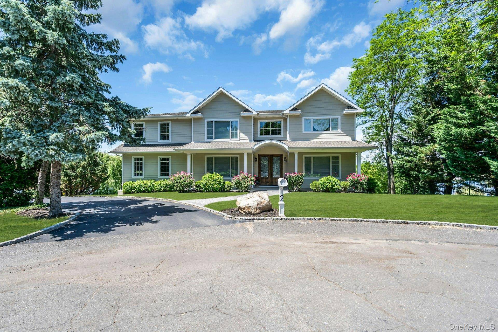 12 Barbara LN, Glen Cove, NY 11542
