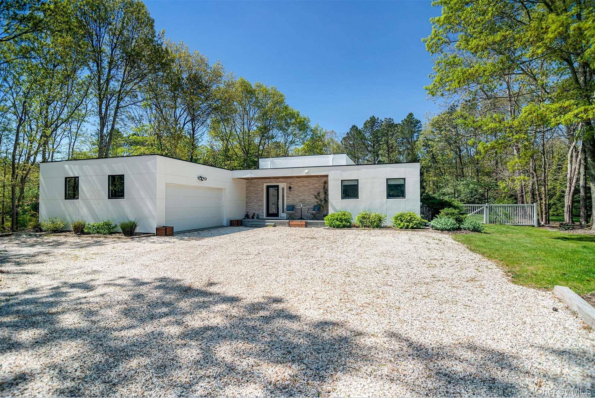 36 DeerField WAY, Quogue, NY 11959