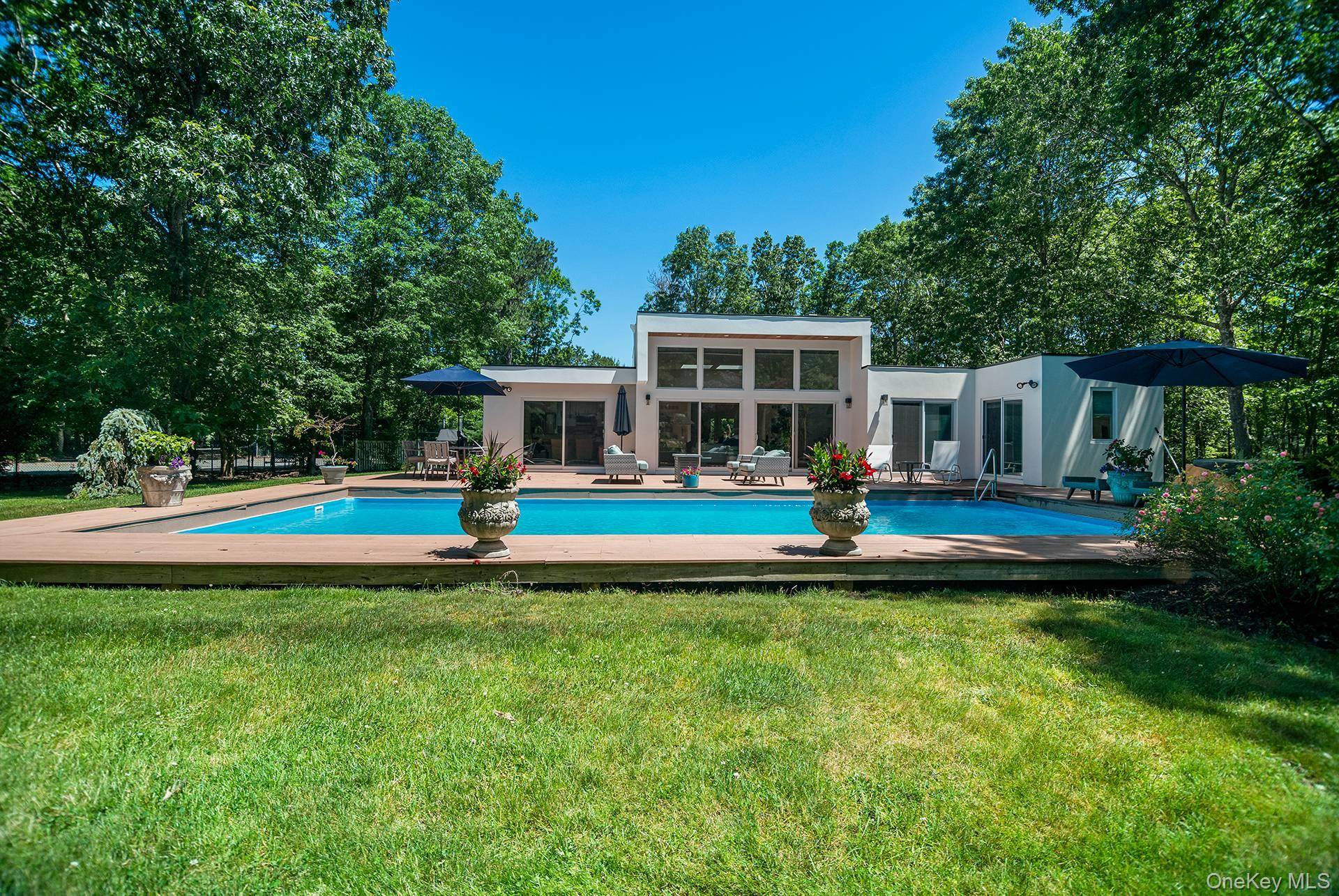 36 DeerField WAY, Quogue, NY 11959