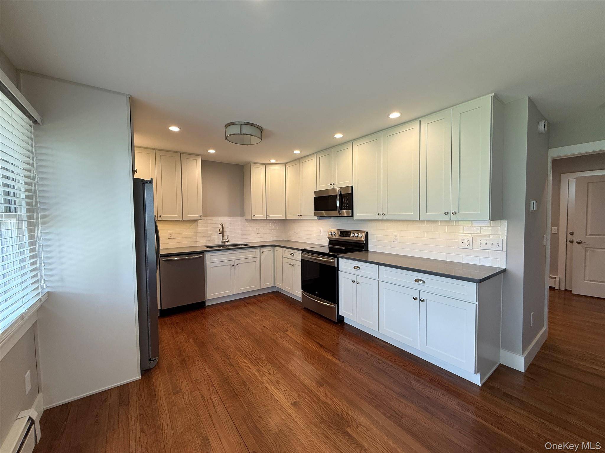 55075 Main RD #Youngs Bldg #3, Southold, NY 11971