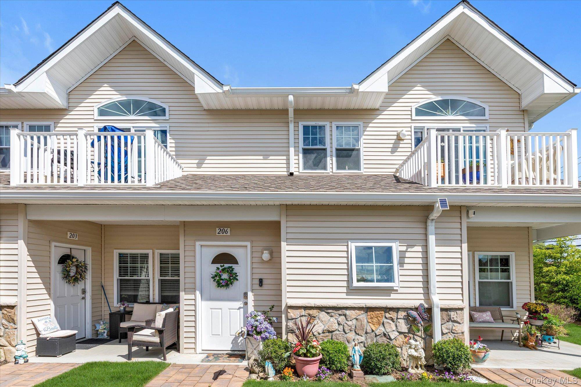 206 Anchor CT, Copiague, NY 11726