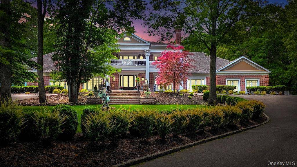 98 Cliff RD, Port Jefferson, NY 11777