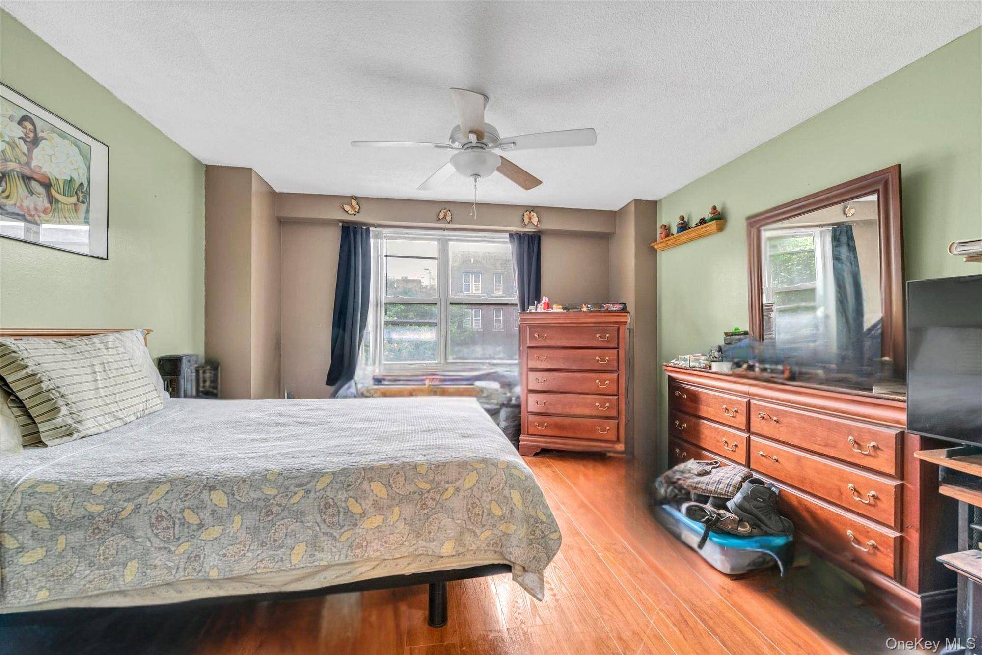 2550 Olinville AVE #4E, Bronx, NY 10467
