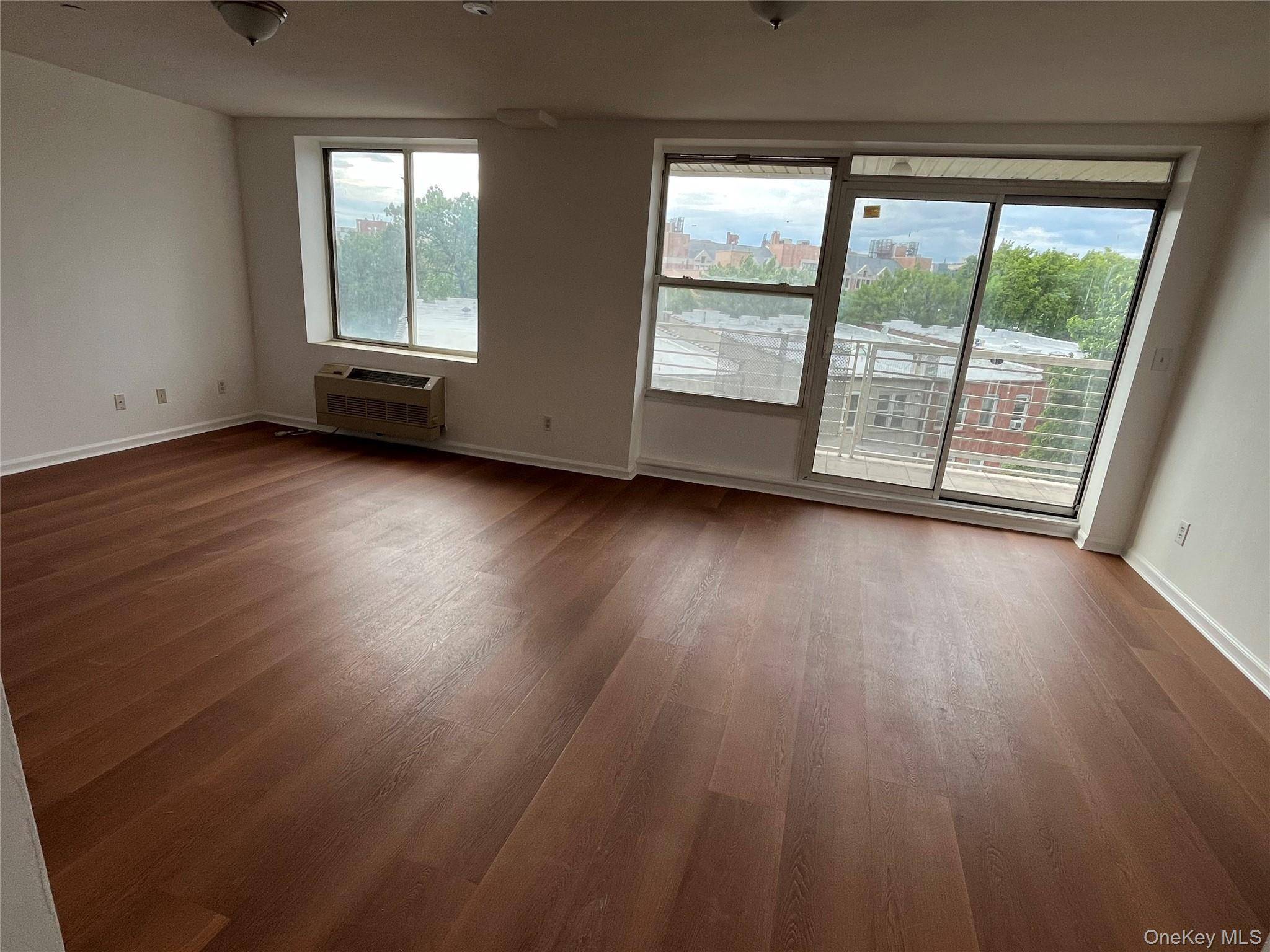 81-15 Queens BLVD #4J, Elmhurst, NY 11373
