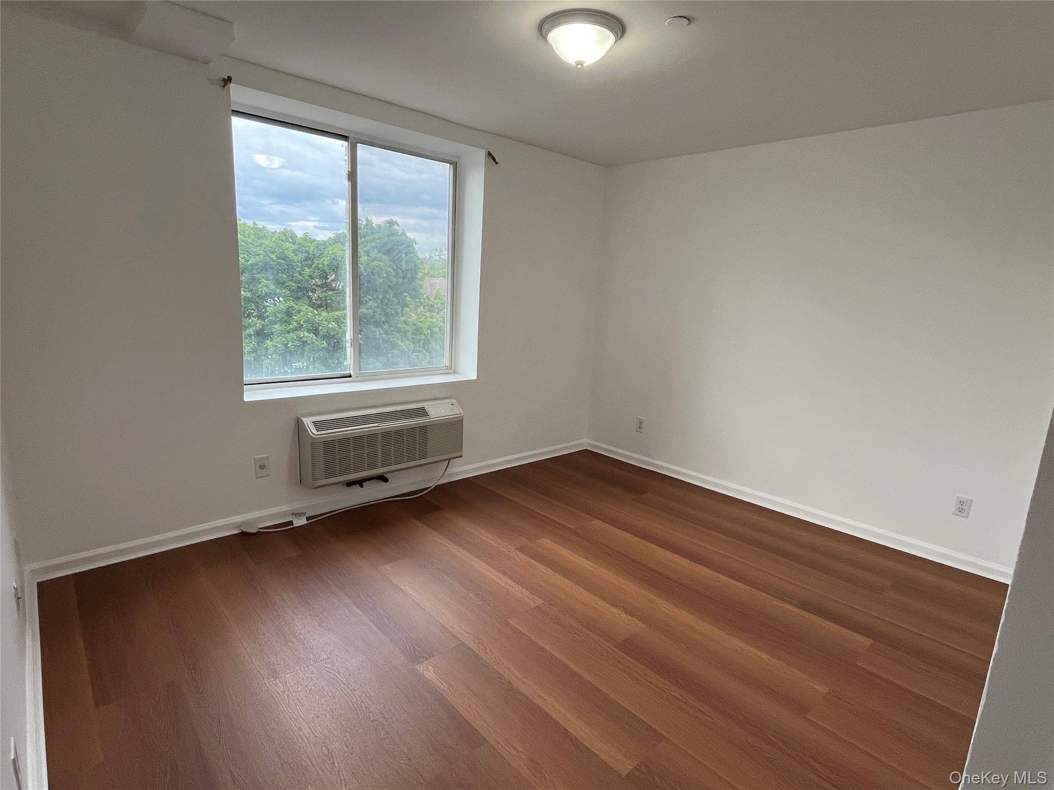 81-15 Queens BLVD #4J, Elmhurst, NY 11373